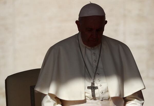 El Papa Francisco durante la audiencia del miÃ©rcoles en Plaza San Pedro en el Vaticano (REUTERS/Tony Gentile)