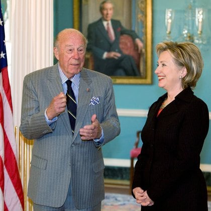Con Hillary Clinton en 2009