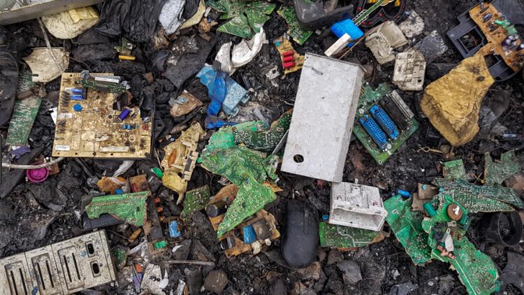 Sólo se recicla entre el 12,5 y el 20% del total de 50 millones de toneladas métricas de e-waste.