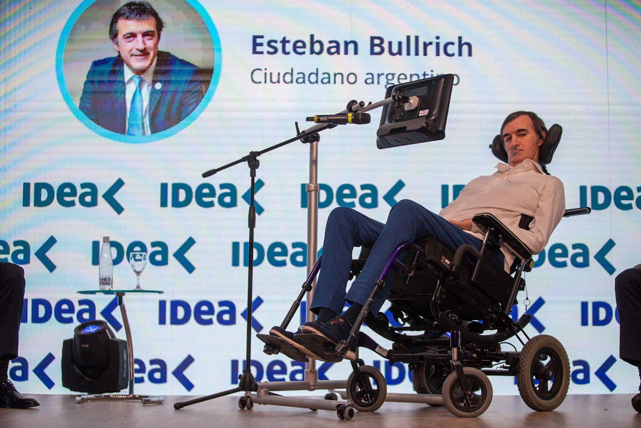 Esteban Bullrich participó del Coloquio de IDEA