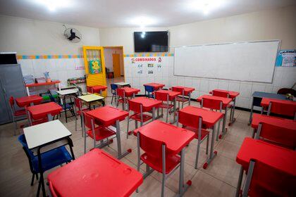 Fotografía de un aula de una escuela cerrada en Brasilia
