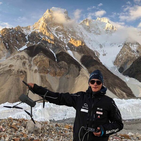 Bartek Bargiel y su drone de alta tecnología con el que salvó la vida de Rick Allen en el Himalaya