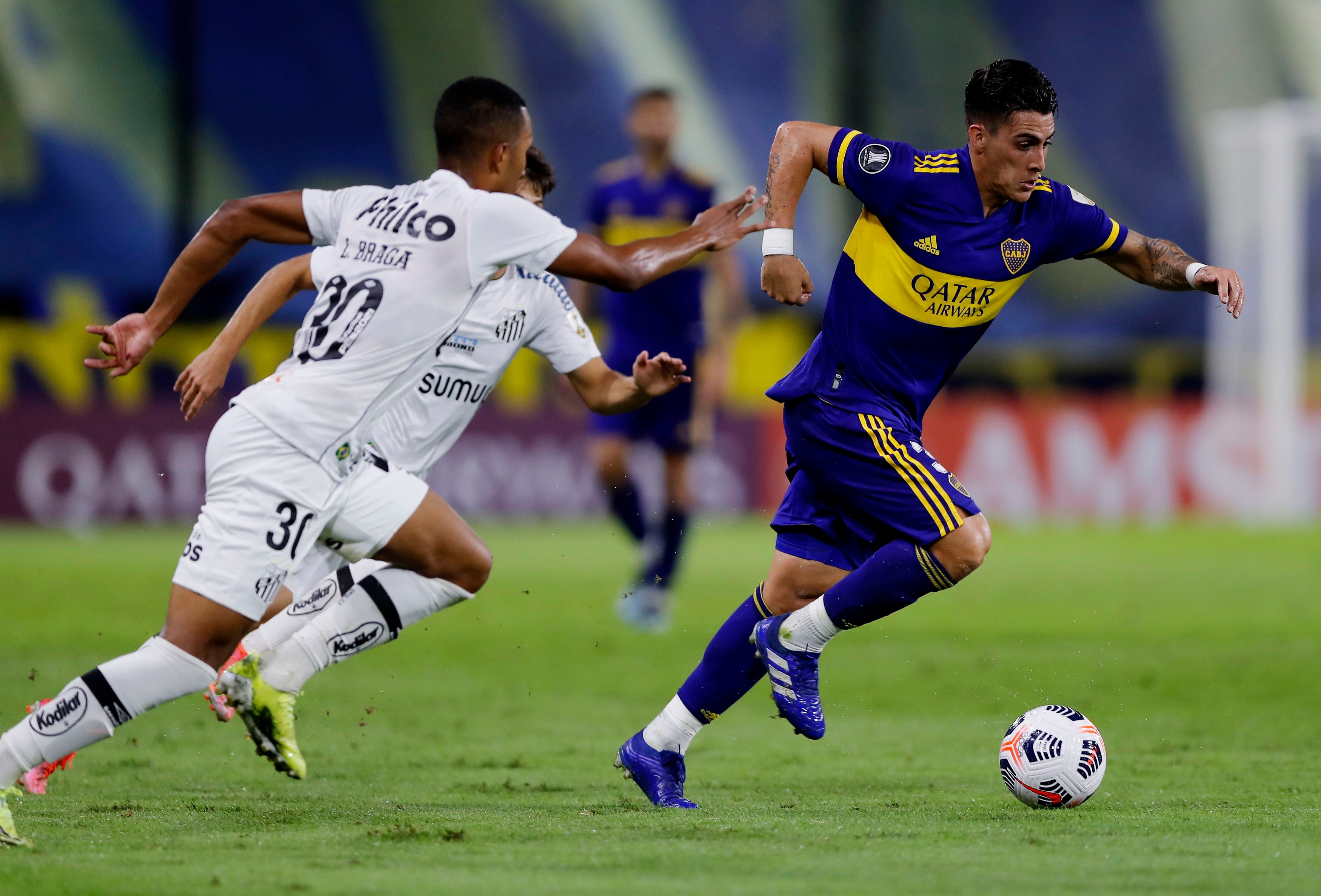 Cristian Pavón fue la referencia de ataque de Boca ante Santos (REUTERS/Juan Ignacio Roncoroni)