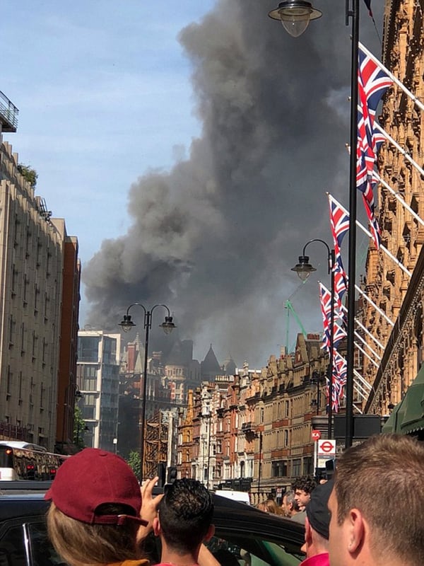 Un portavoz de la cadena hotelera dijo a MailOnline: “Estamos al tanto de una situación en el hotel y la brigada de bomberos de Londres está en la escena”