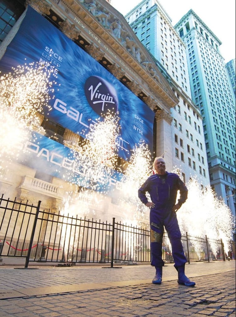 El fundador de Virgin Galactic, Richard Branson, celebra la apertura de las operaciones de su compañía en Wall Street (@richardbranson)