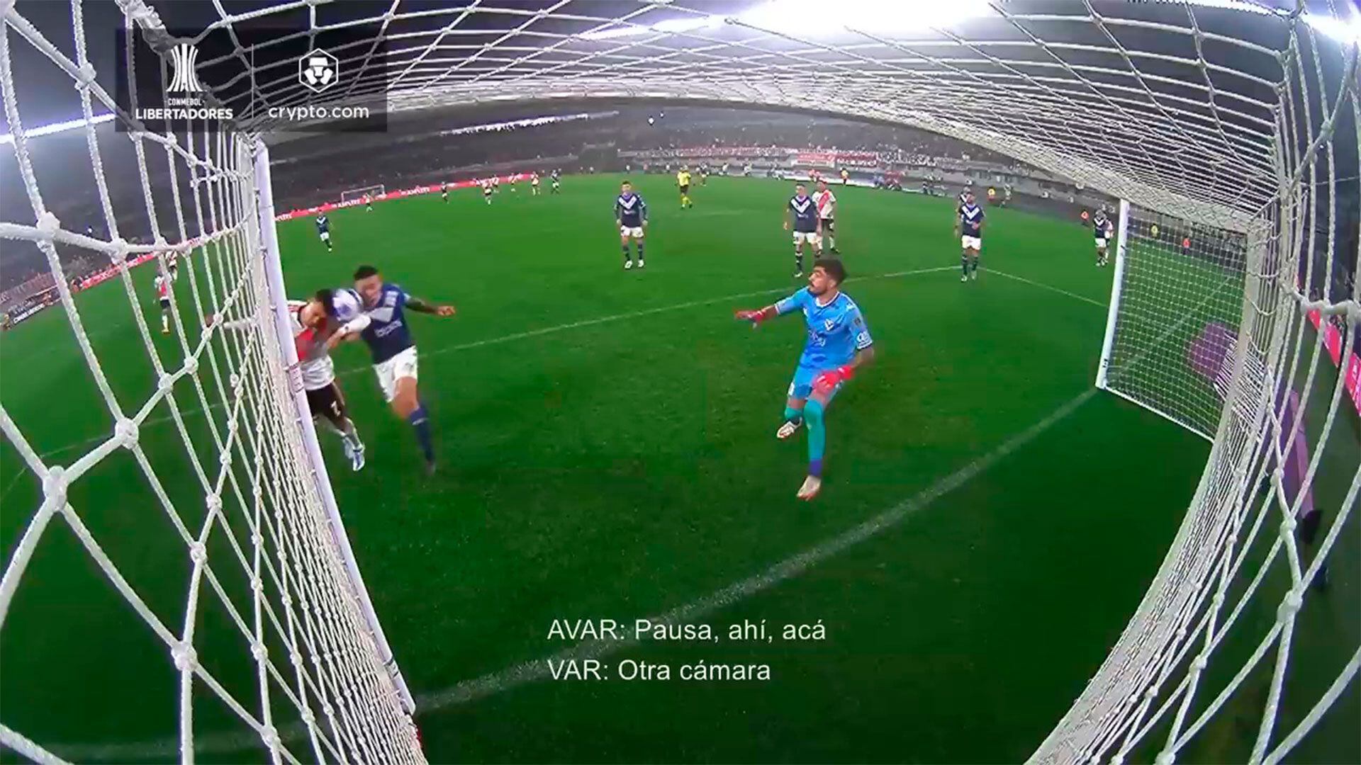 Los audios del VAR en el gol anulado a River ante Vélez por mano de Suárez captura