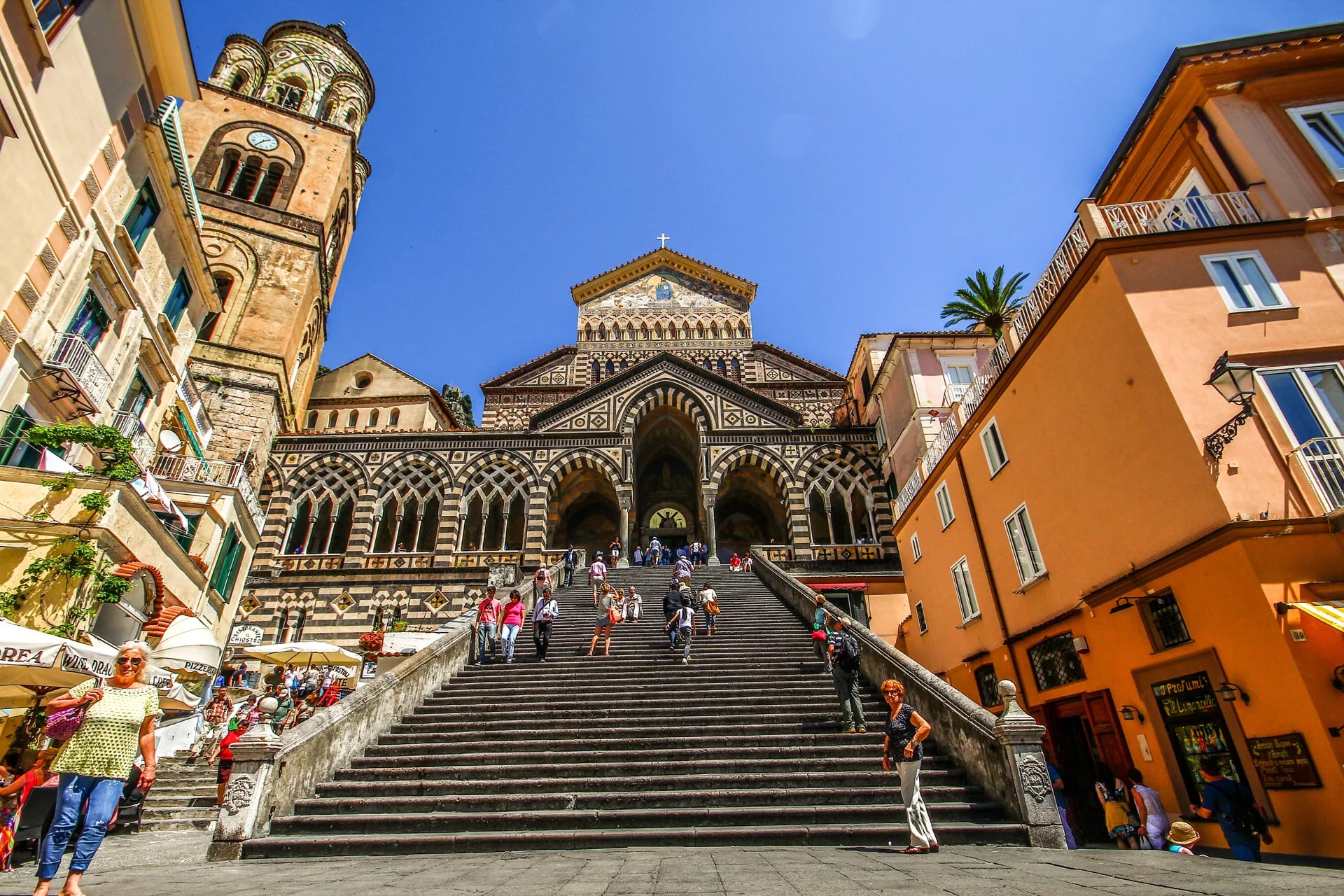 El corazón de Amalfi es la Piazza Duomo, llamada así por el Duomo di Sant’Andrea