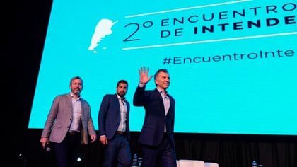 Delfino, con Mauricio Macri y Rogelio Frigerio, en el Segundo Encuentro de Intendentes