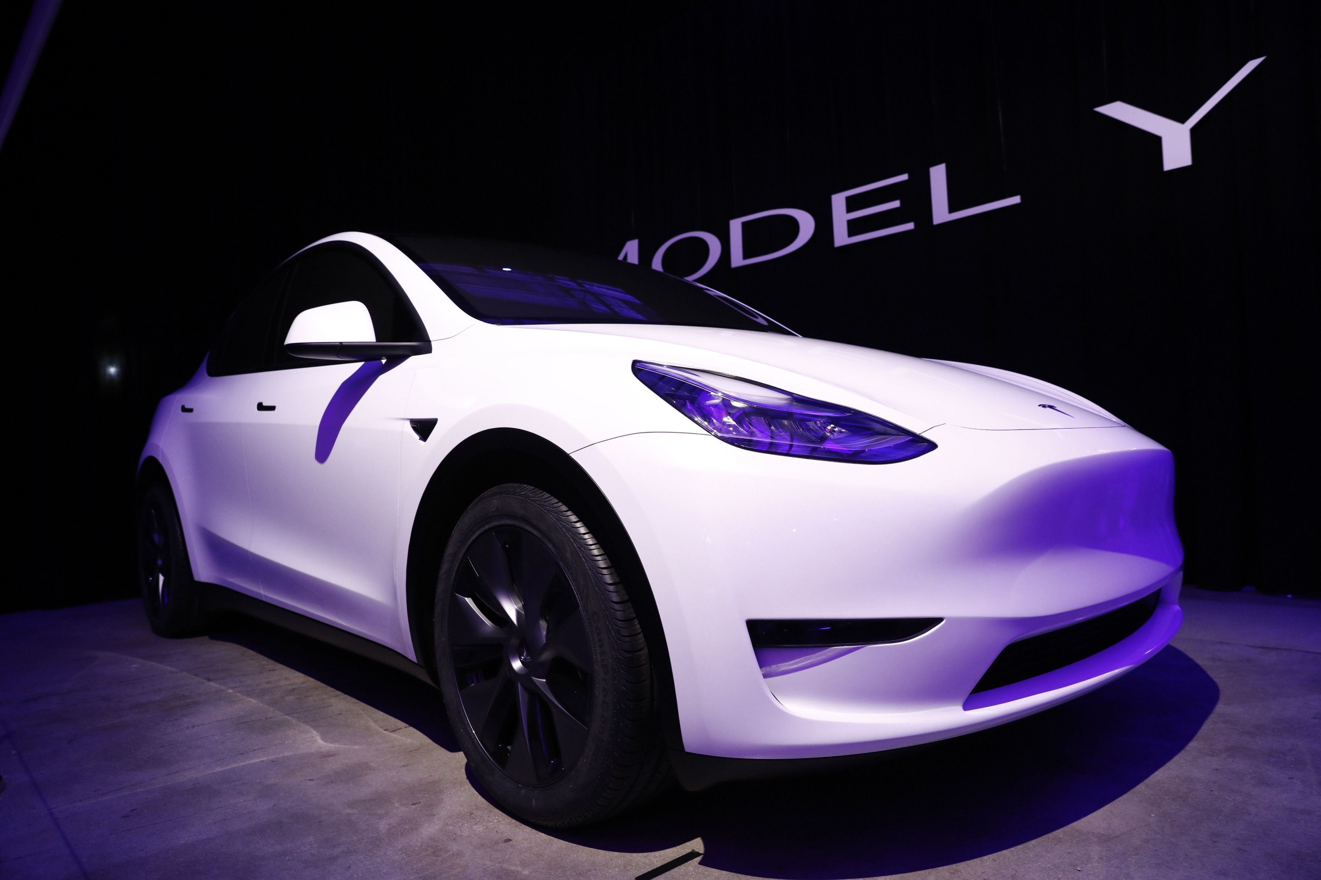Bajar los precios fue una de las claves, pero el formato, segmento y equipamiento también fueron importantes para que el Tesla Model Y sea el auto más vendido entre todas las tecnologías durante los primeros 3 meses en Europa