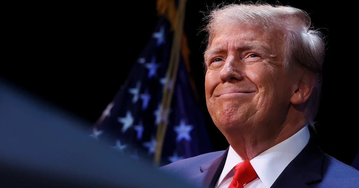 Trump da un paso más hacia la nominación republicana tras la retirada de DeSantis