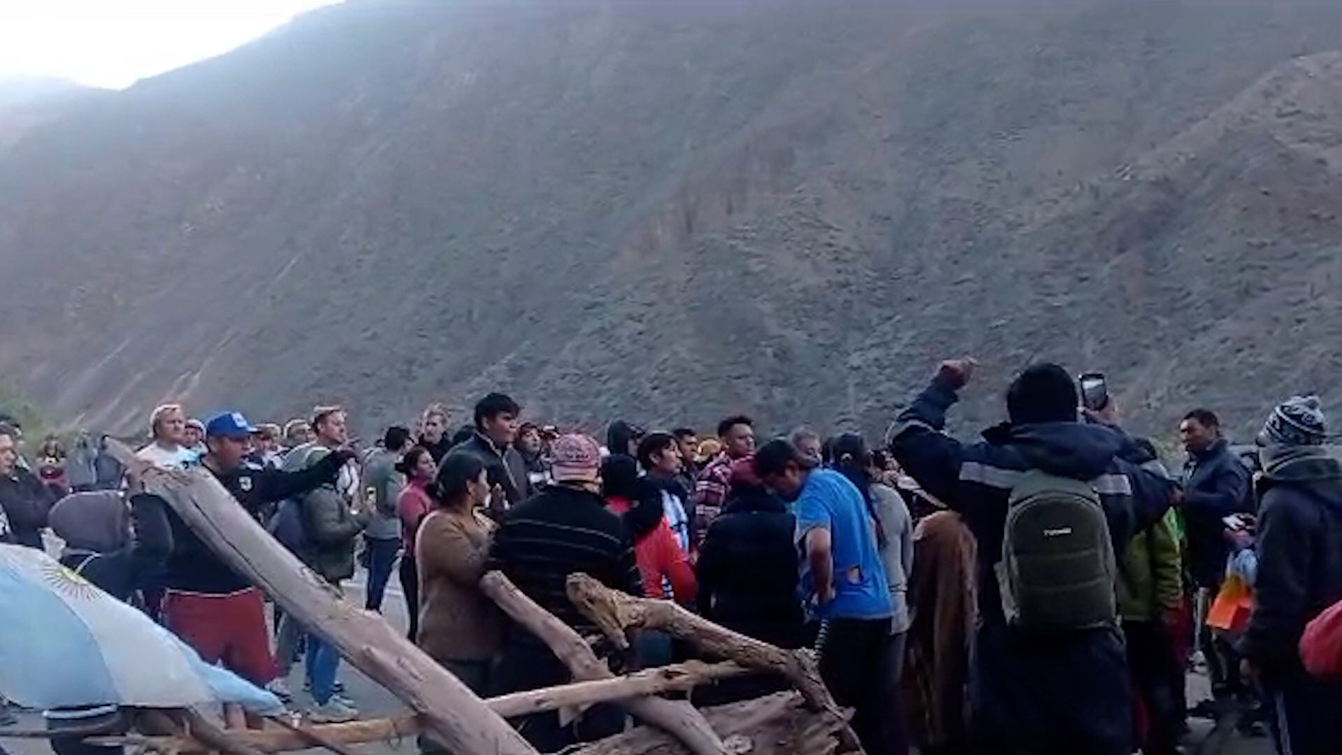 EL cruce de  las rutas nacionales 9 y 52 fue escenario una vez más de disturbios 