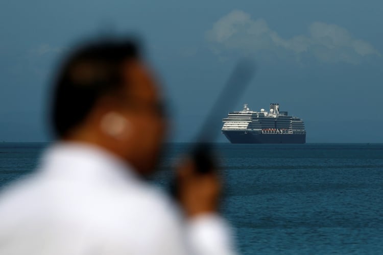 El crucero puesto en cuarentena en Japón ha elevado el nivel de alerta mundial (Reuters)