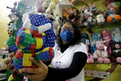 Los peluches nos invitan a tener “gestos de ternura”, pero “como adultos nos olvidamos a veces de la inocencia guardada y compasión hacia los demás” (FOTO: MIREYA NOVO/CUARTOSCURO)