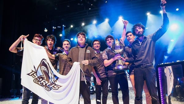 Cuando salió campeón en League of Legends.