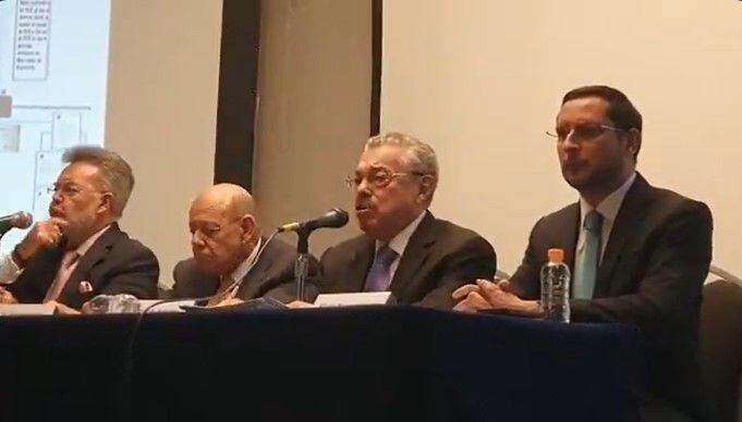 Abogados de Yasmín Esquivel durante su conferencia de prensa (Foto: especial)