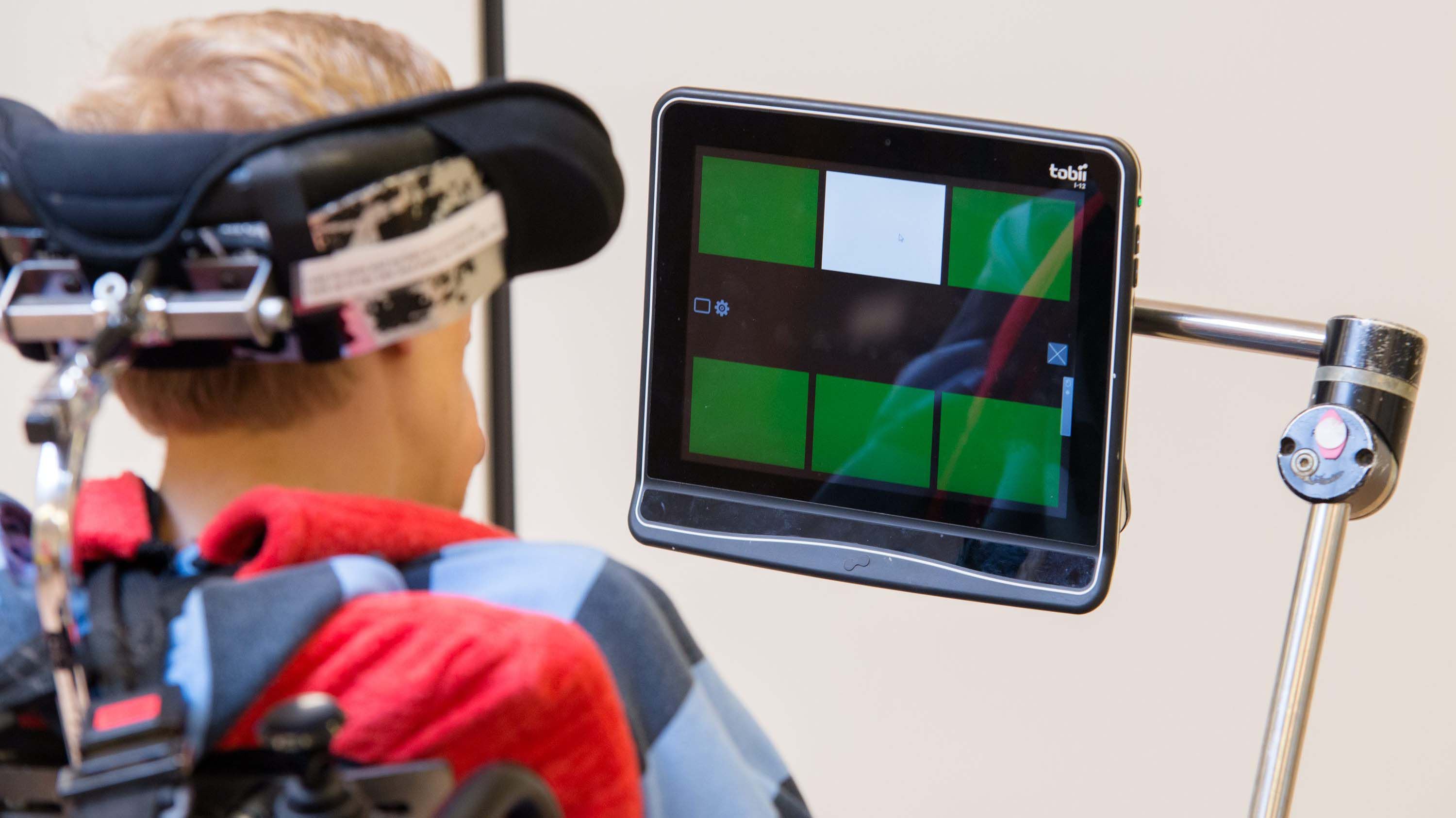 Las pantallas y programas innovadores de IA, ayudan a muchas personas con parálisis cerebral (Grosby Group)