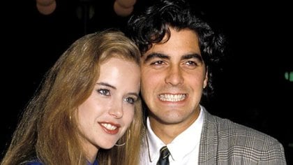 El primer amor de Clooney fue la desaparecida actriz Kelly Preston. Quedaron amigos incluso cuando ella se casó con John Travolta.