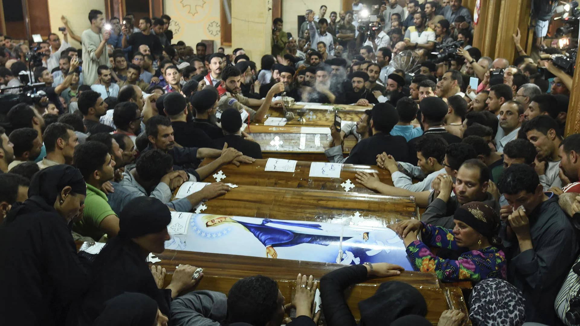 Los funerales de las víctimas del ataque contra un grupo de cristianos en Egipto (AFP)