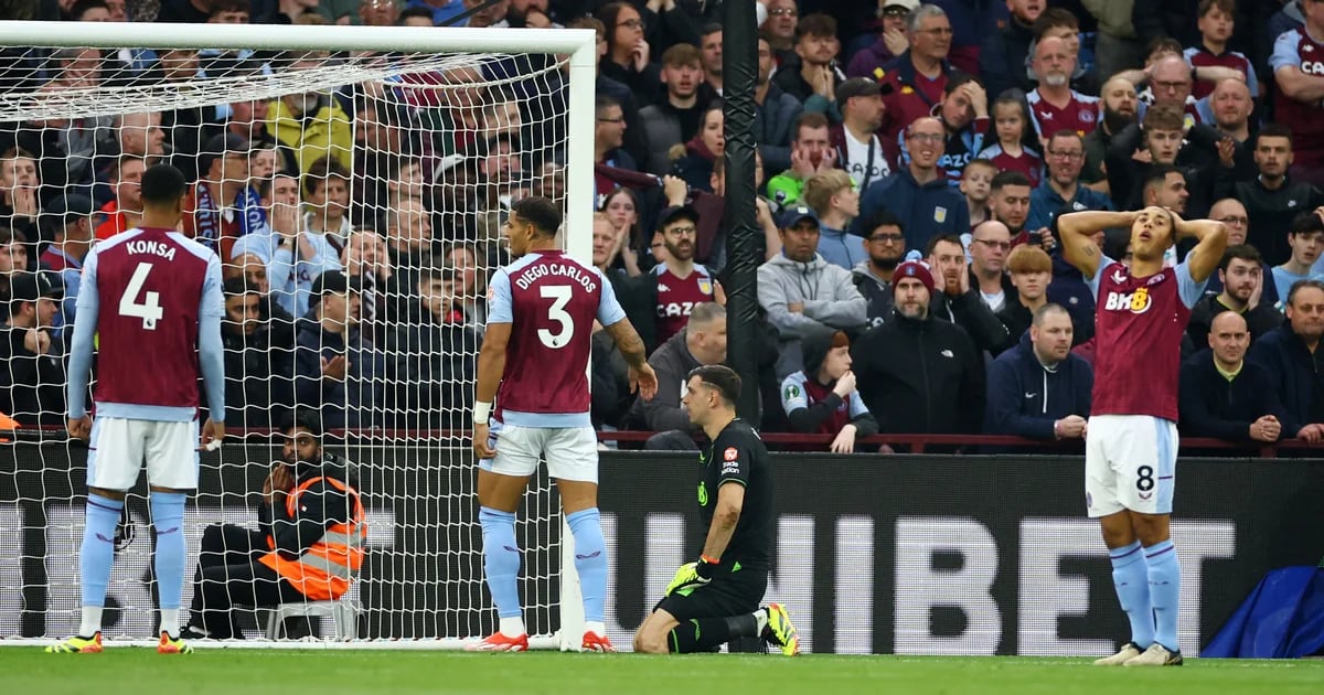 Lo sbalorditivo errore di Debo Martinez al minuto successivo dell’inizio della partita in cui il Liverpool ha aperto le marcature contro l’Aston Villa