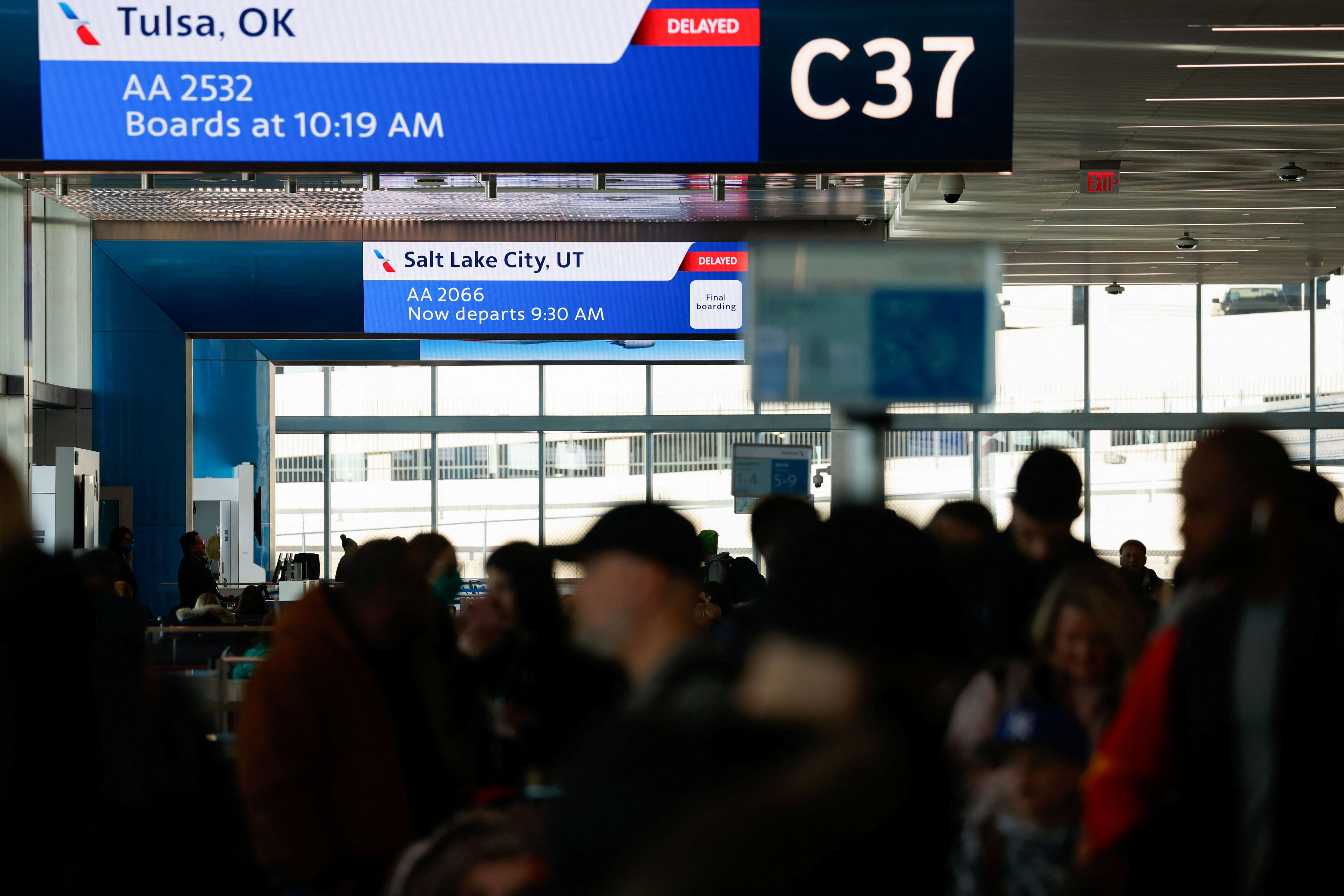 El aeropuerto de Dallas/Fort Worth fue elogiado por su eficiencia, pero cuestionado por su baja oferta de en comida y mala señalización. (REUTERS/Marco Bello)