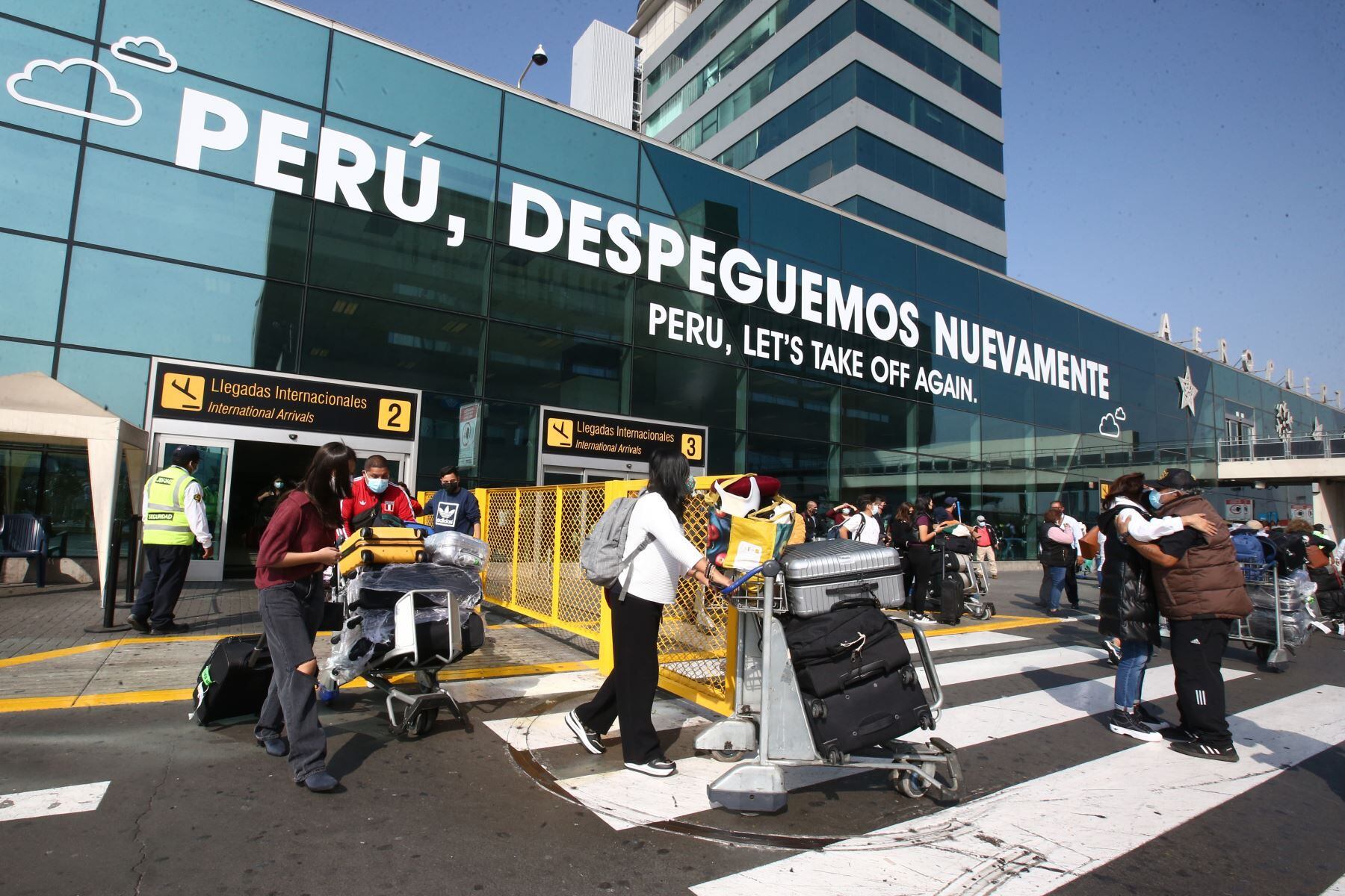Entrada de Aeropuerto Jorge Chávez- Migrantes peruanos (Andina: Agencia Peruana de Noticias)