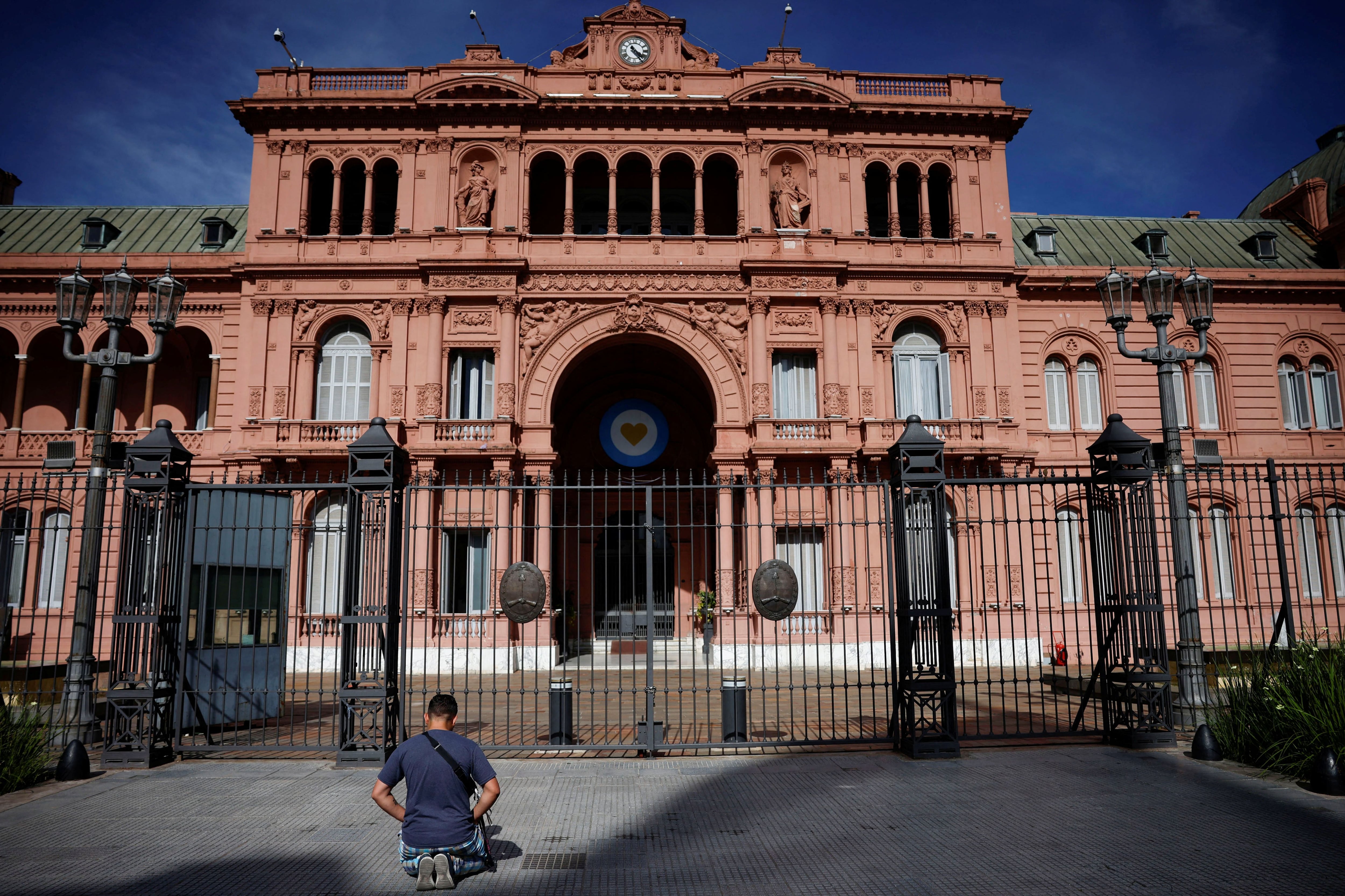 Una comitiva encabezada por el ex canciller Jorge Faurie, recorrió Casa Rosada. Preparan la transición y la llegada de Javier Milei al gobierno. (REUTERS/Adriano Machado)