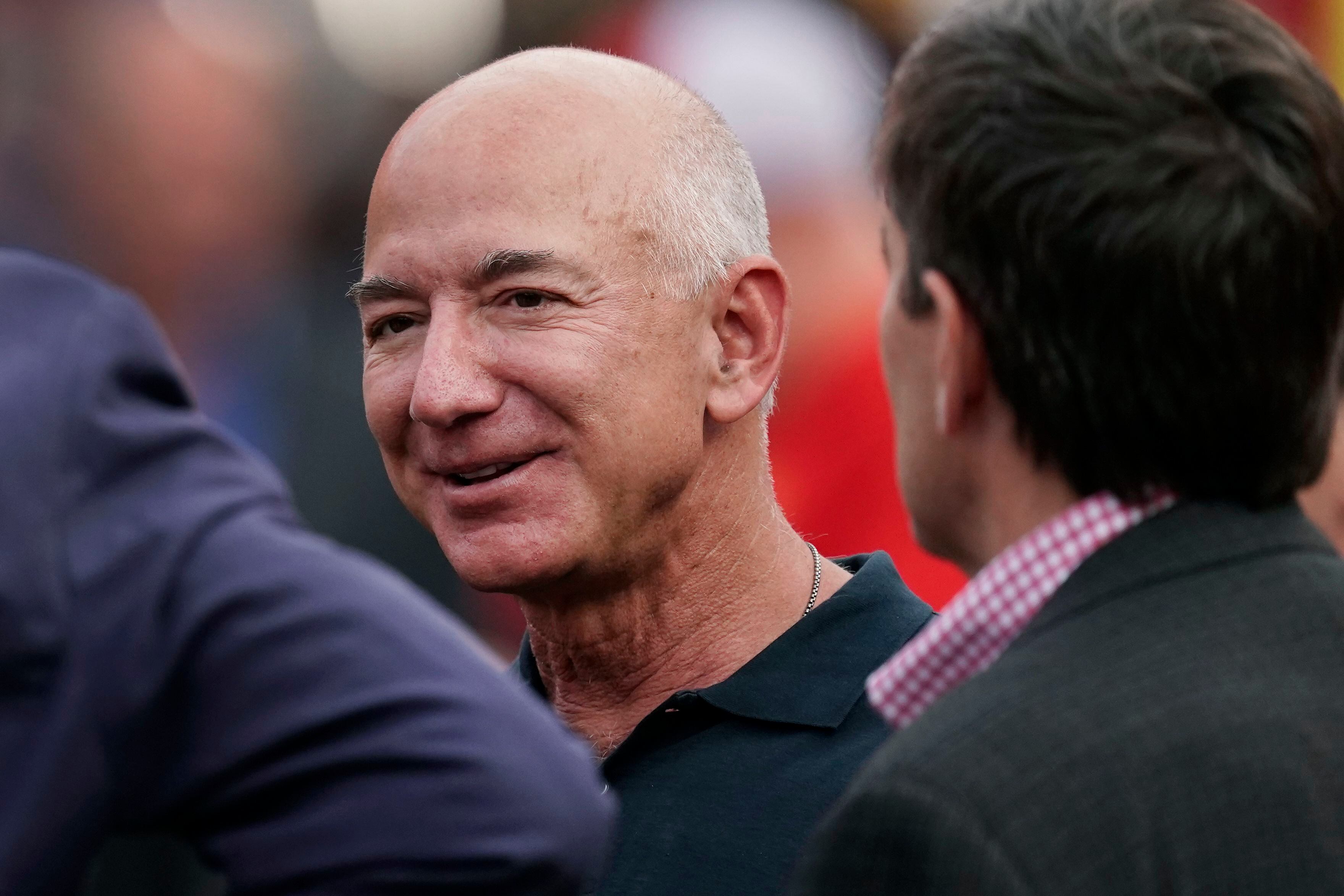El fundador de Amazon, Jeff Bezos, superó a Elon Musk en el ranking de riqueza. (AP Foto/Charlie Riedel, Archivo)