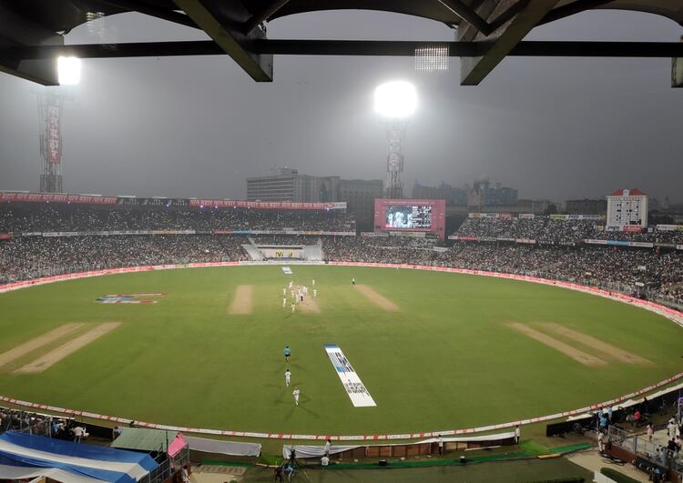 El partido entre India y Bangladesh despertó pasión entre los fanáticos del cricket (REUTERS/Amlan Chakraborty)