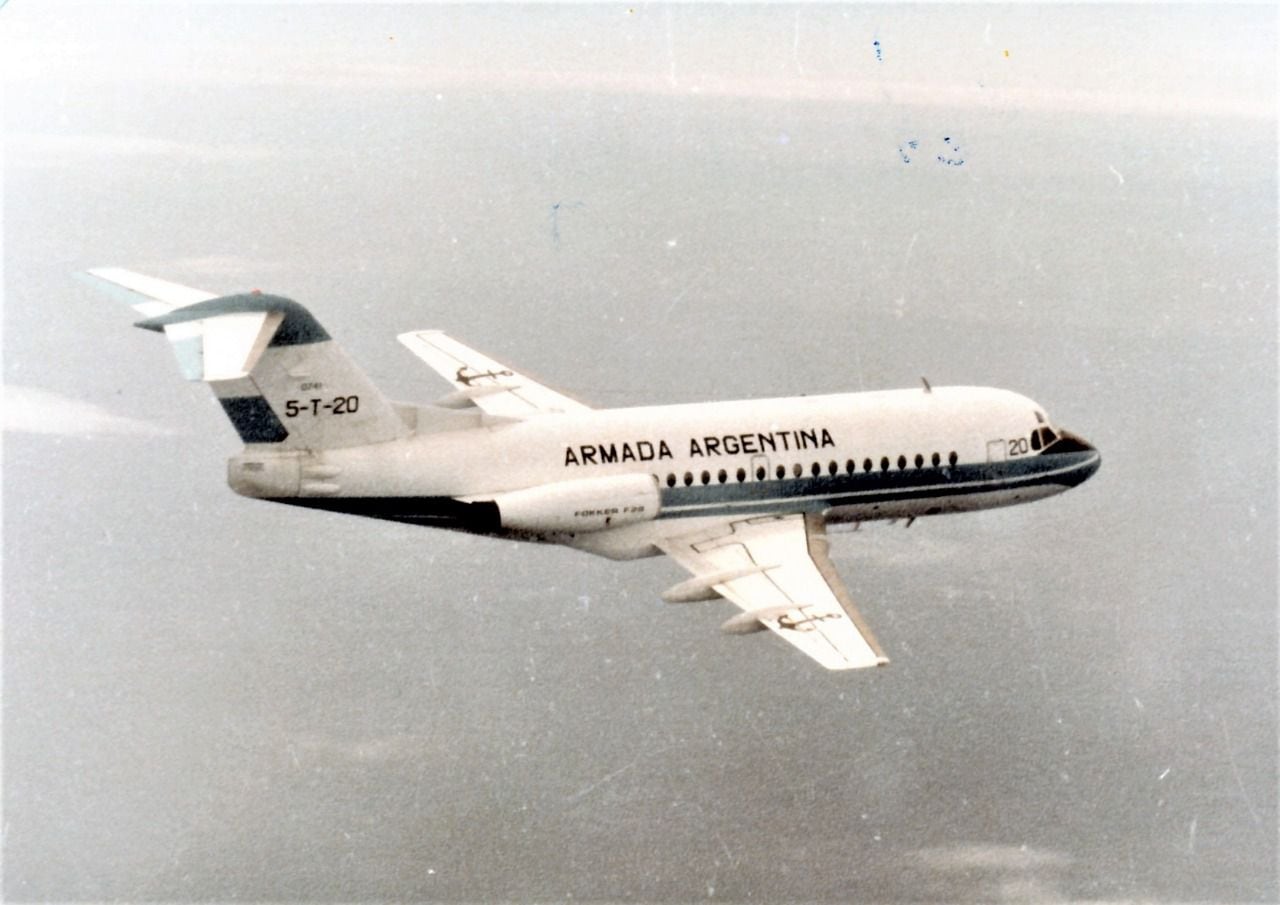 Día histórico. El vuelo del Fokker el viernes 2 de abril de 1982 (Antonio Urbano)