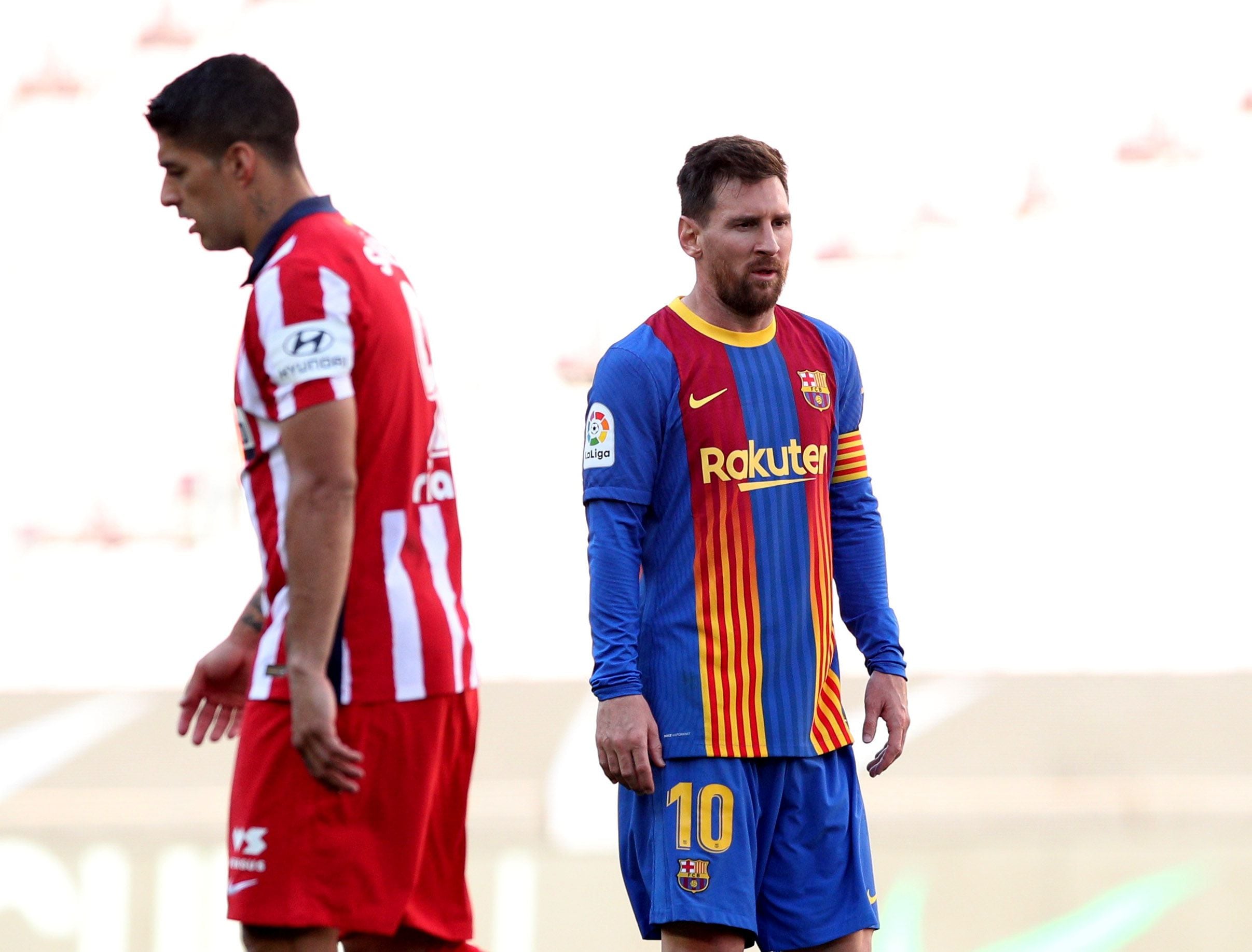 Luis Suárez habló sobre los cruces con Lionel Messi en el campo (Reuters)