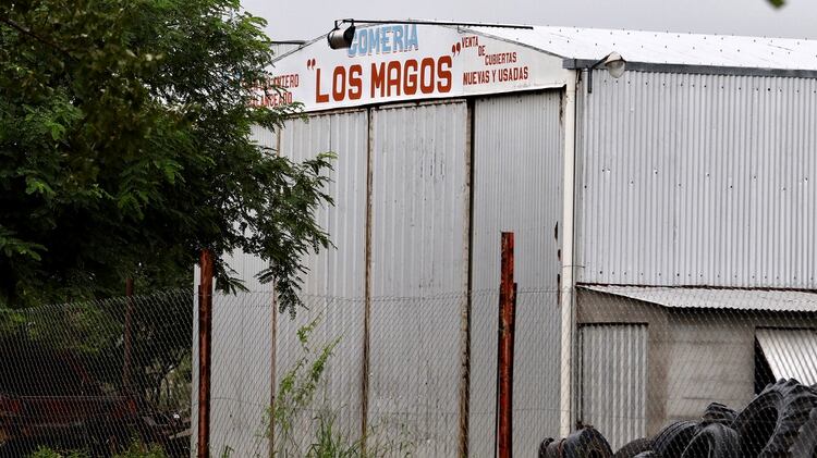 El galpón donde se gestó el abuso a la víctima queda en el perímetro del pueblo y es un recinto de reunión habitual (Mario Sar)