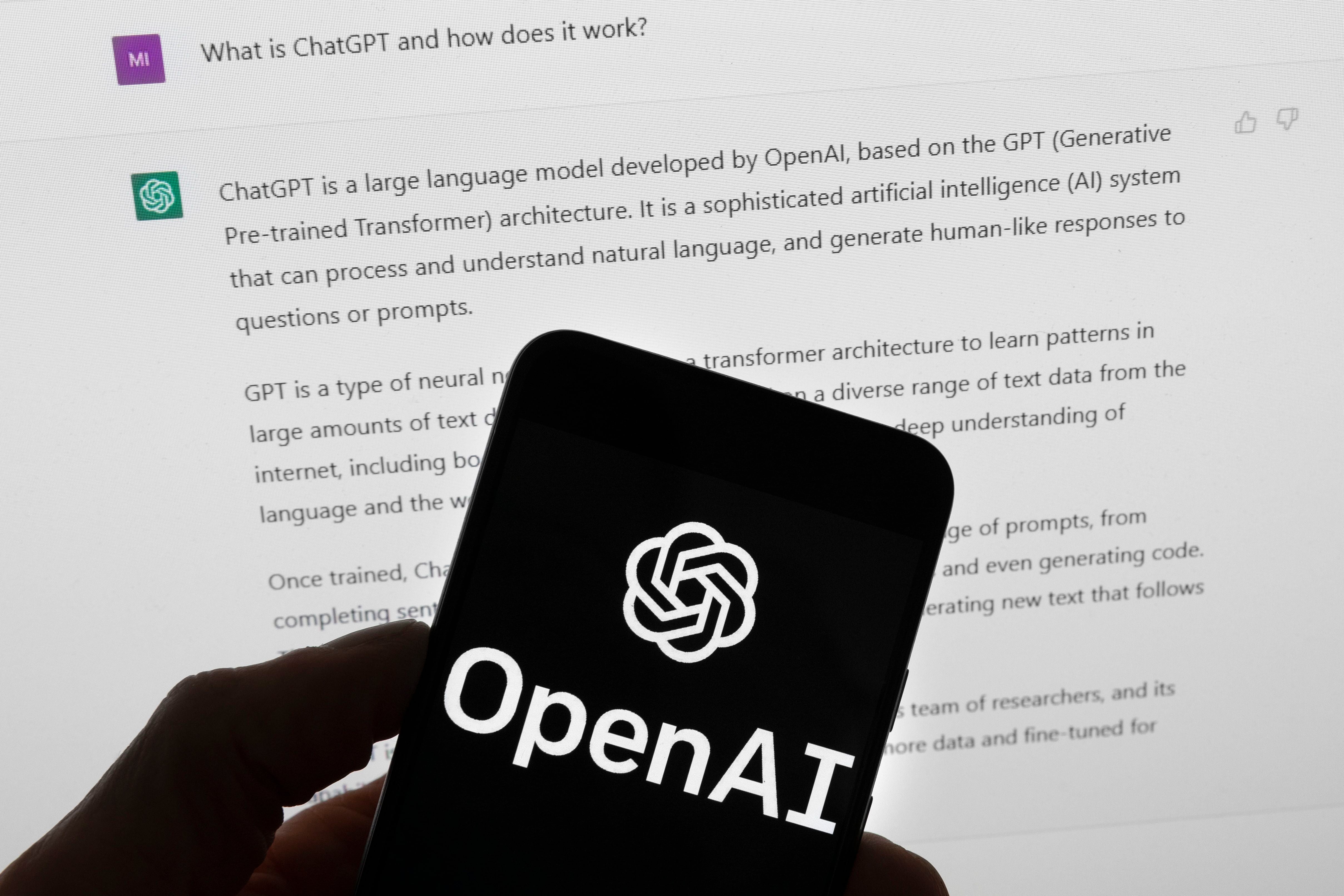 Este sistema de inteligencia artificial, desarrollado por OpenAI, fue objeto de estudio para evaluar su impacto en la eficiencia y calidad del trabajo. (AP Foto/Michael Dwyer)