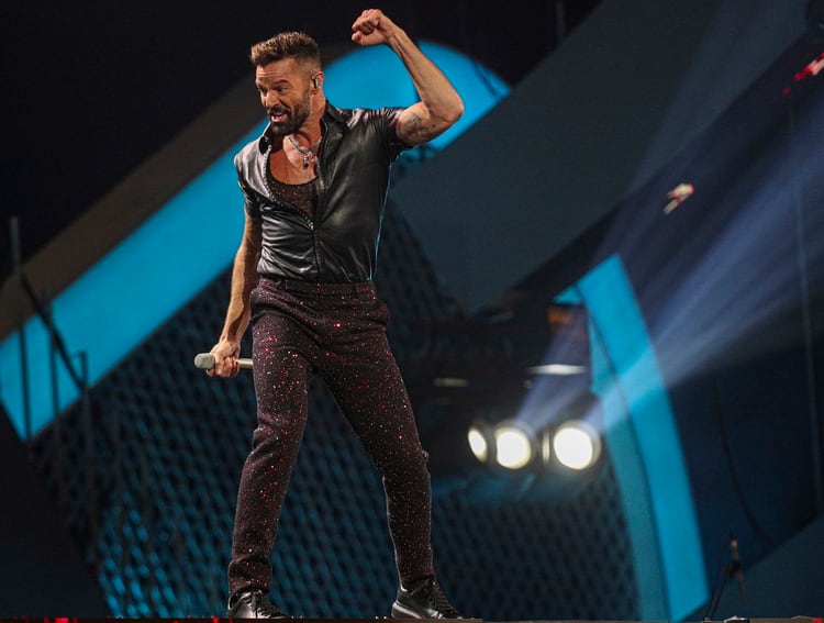 Ricky Martin, en plena acción en Viña del Mar (Foto: AP / Esteban Felix)