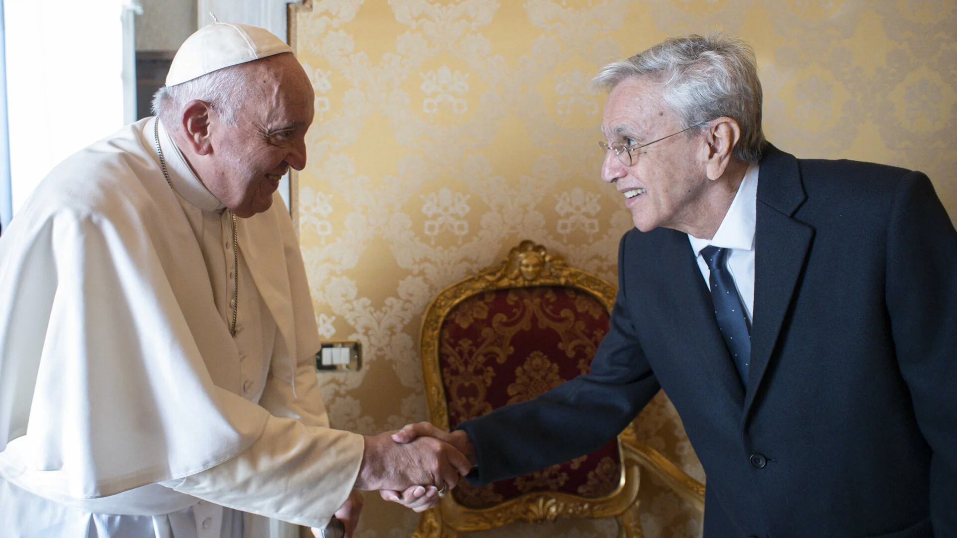 El papa recibió en el Vaticano al cantautor brasileño Caetano Veloso