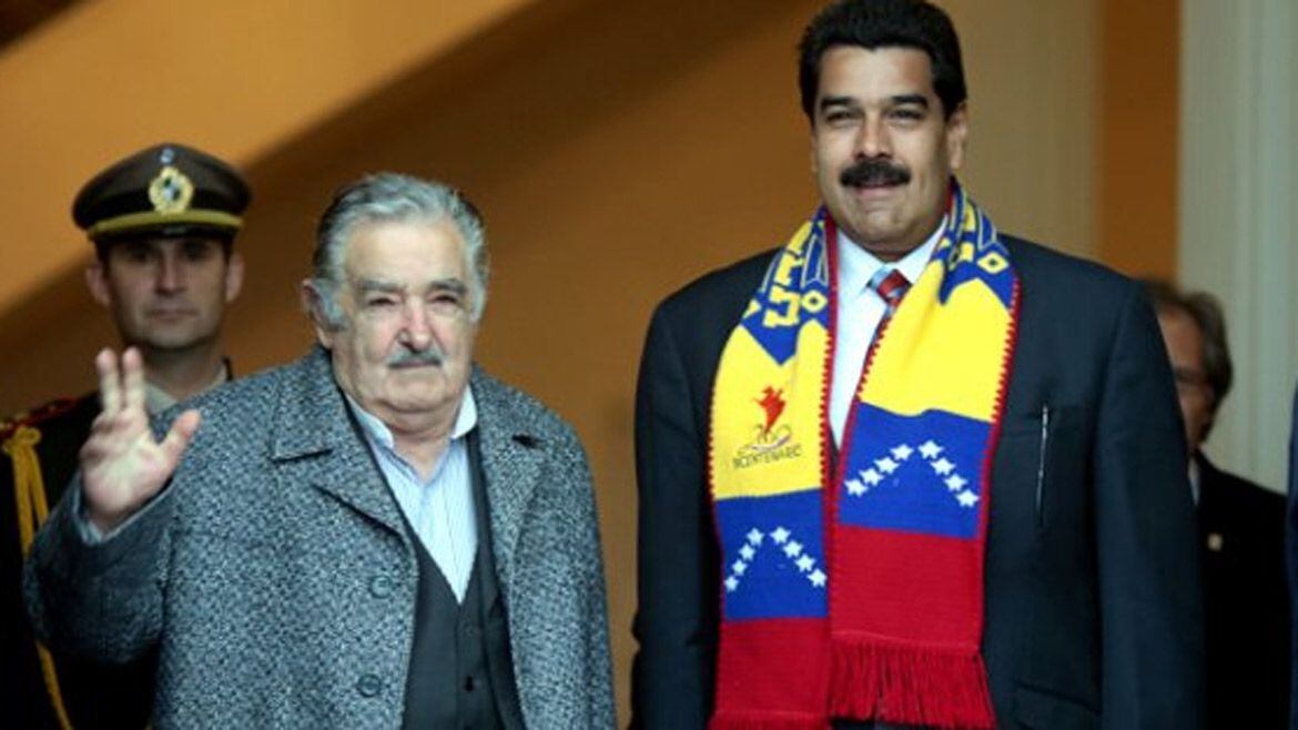 José Mujica junto a Nicolás Maduro