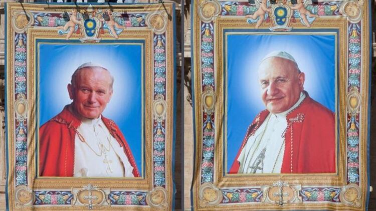 Juan Pablo II y Juan XXIII fueron canonizados al mismo tiempo, en 2014, por el papa Francisco