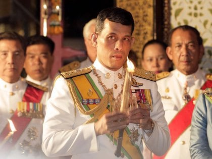 Cuando todavía era un príncipe, Maha Vajiralongkorn se daba la gran vida. Su padre esperaba que al asumir el trono sentara cabeza. se equivocó (Shutterstock)
