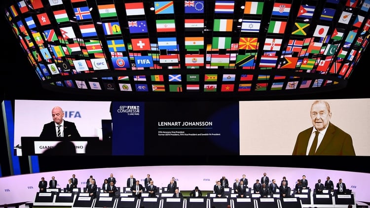 En el 69° Congreso de la FIFA hubo un homenaje al fallecido Lennart Johansson, ex presidente de la UEFA (AFP)