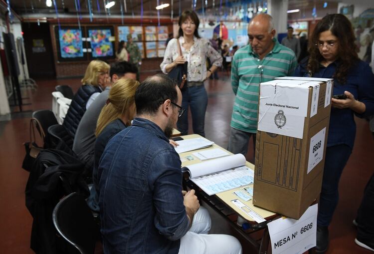 Más de 33 millones de argentinos fueron llamados a las urnas (Maximiliano Luna)