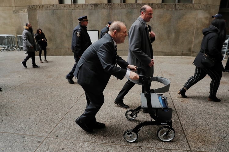 Harvey Weinstein entrando a una corte en Nueva York. REUTERS/Lucas Jackson