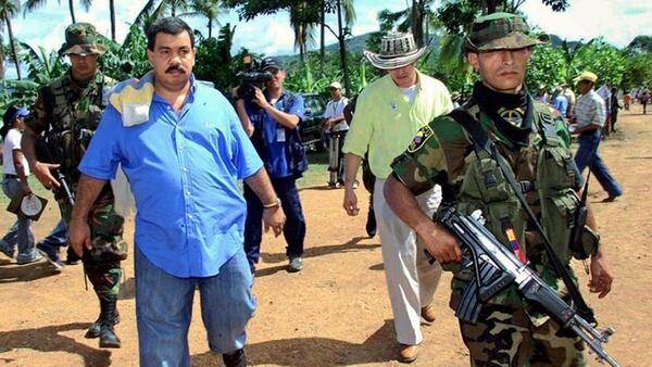 Don Berna fue comandante de los bloques Cacique Nutibara y Héroes de Granada de las Autodefensas Unidas de Colombia (AUC), que hacían presencia en Medellín.