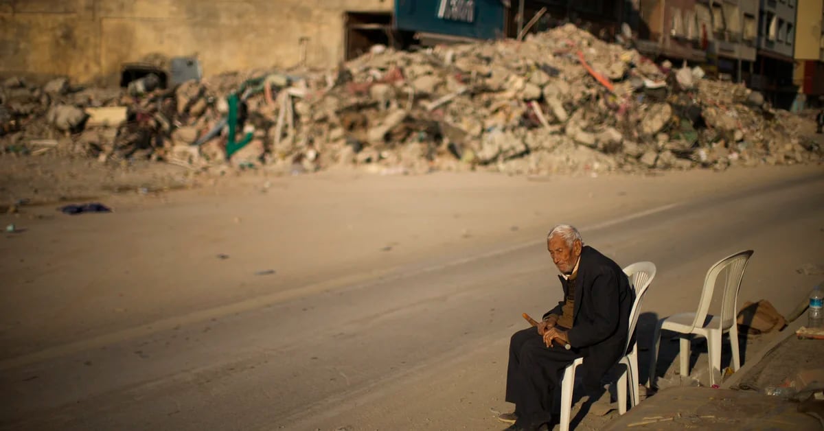 Erdogan visits earthquake-stricken provinces