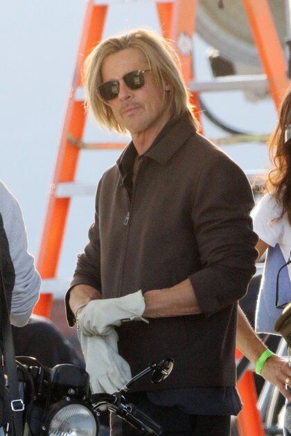 Brad Pitt, en el backstage de la filmación de un comercial en Eagle Rock, un Vecindario en Los Ángeles, California. El actor se preparó y grabó imágenes a bordo de una motocicleta (Fotos: The Grosby Group)