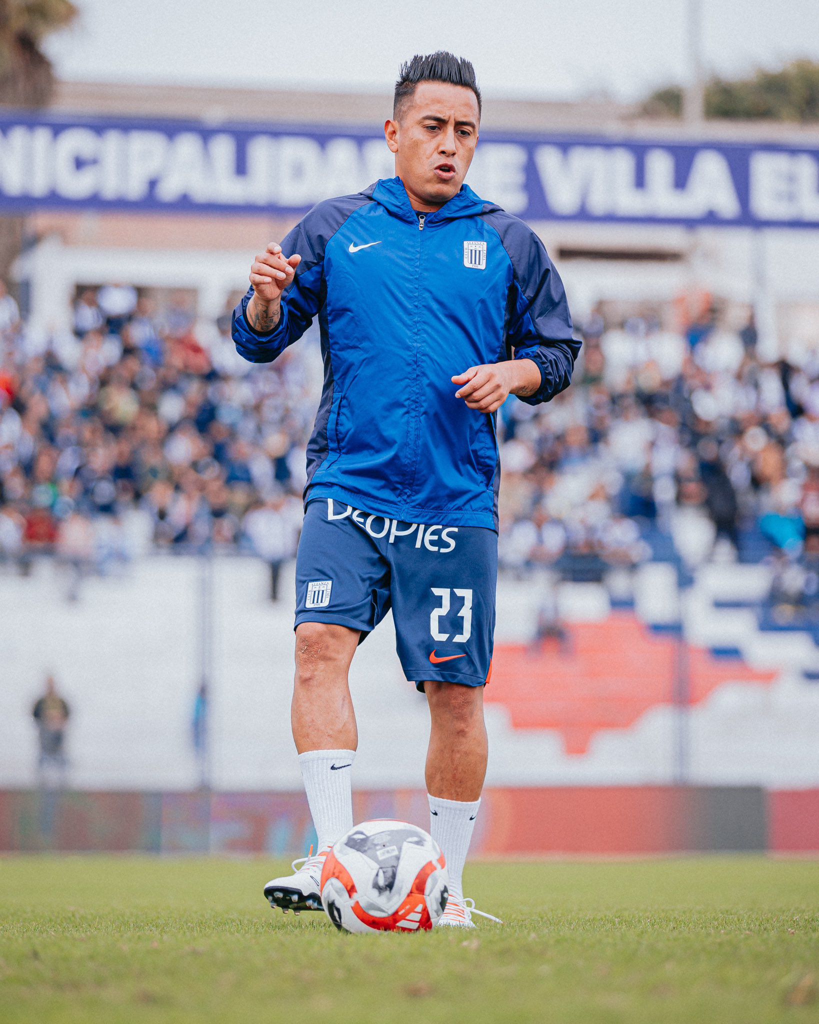 Alianza Lima vs Cantolao: Christian Cueva is the starter and does pre-competitive work