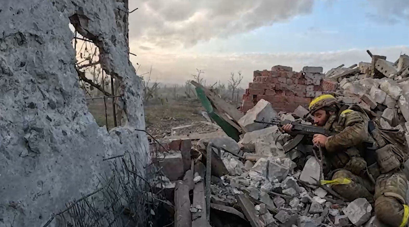 Un vídeo publicado este sábado por la 3ª Brigada de Asalto de las Fuerzas Armadas ucranianas muestra a las tropas liberando la localidad de Andriivka, en la región de Donbás (Europa Press)
