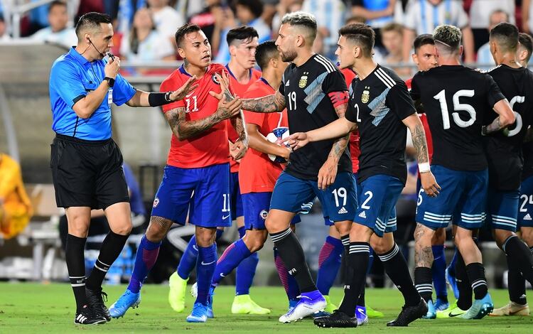 El último enfrentamiento entre Argentina y Chile fue por el tercer puesto de la Copa América 2019: en el Estadio Arena Corinthians de São Paulo, el equipo albiceleste se quedó con el triunfo por 2-1 (AFP)