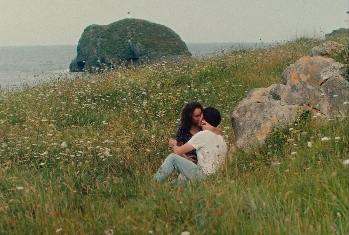 ‘Notas sobre un verano’: la película que retrata la incertidumbre amorosa (y vital) que define a toda una generación