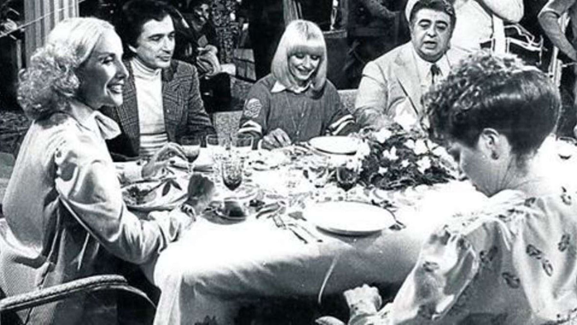 "Almorzando con Mirtha Legrand" junto a Sergio Renan, Raffaella Carrà, Jorge Porcel y Norma Aleandro