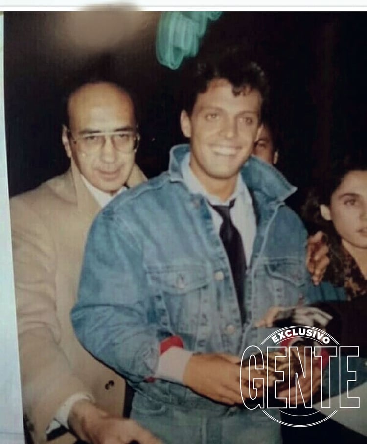 El verdadero Hugo López y Luis Miguel en 1988, cuando el cantante al cumplir 18 años quiso ser representado por el conocido como 