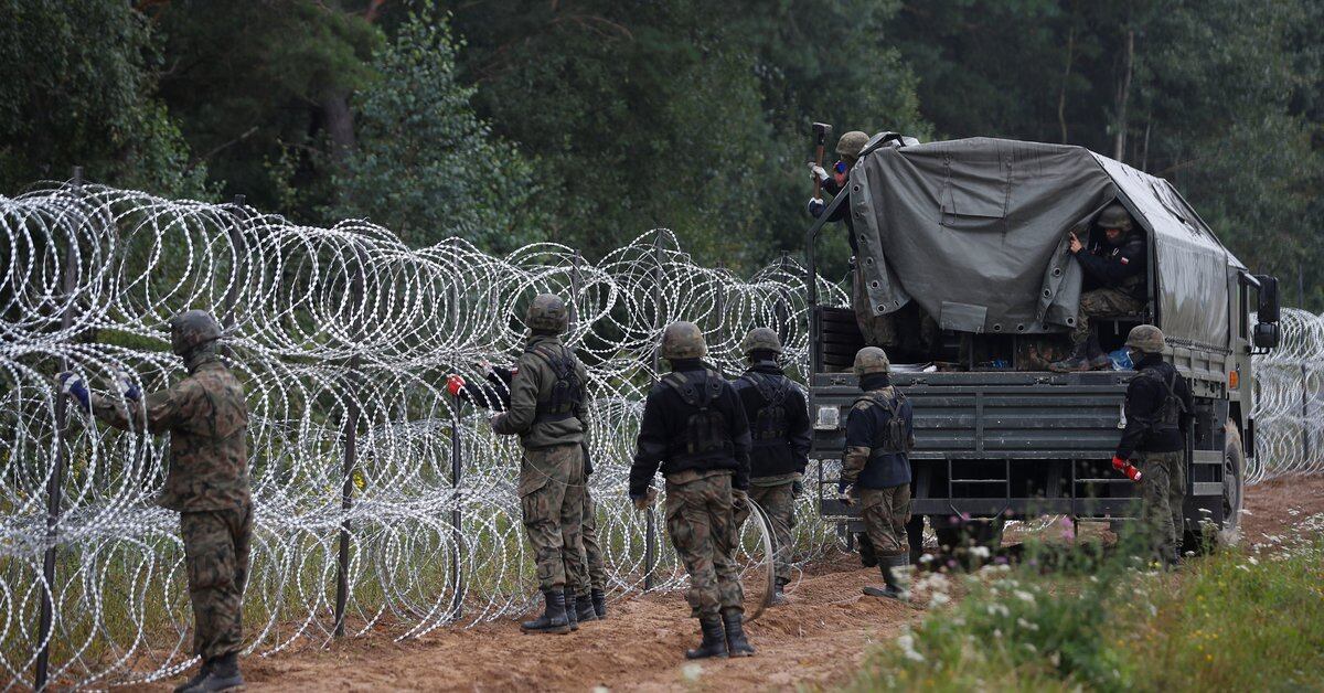 El ejército polaco levantó una valla en la frontera con Bielorrusia para  frenar a los migrantes - Infobae